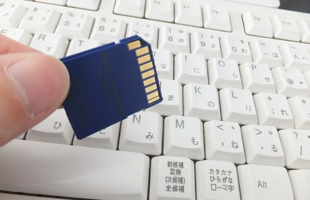 パソコンとSDカード